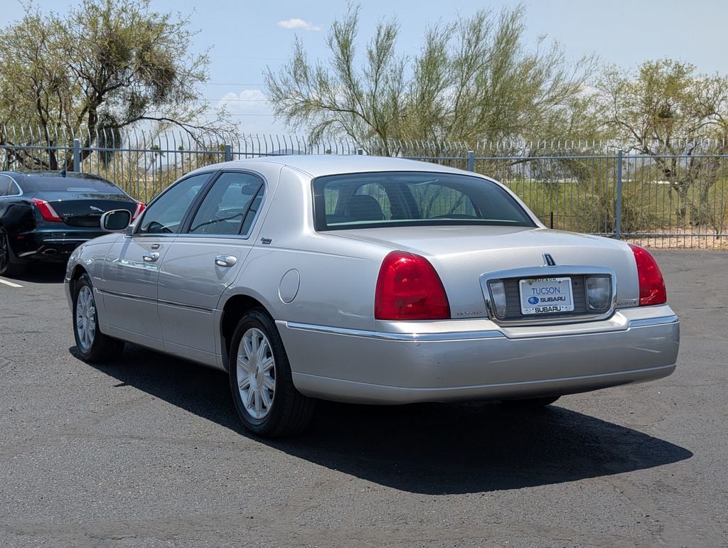 used 2010 Lincoln Town Car car, priced at $7,000